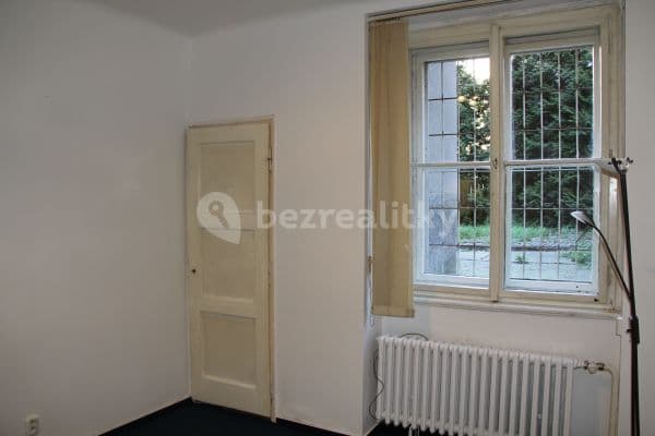 Small studio flat to rent, 32 m², náměstí Hrdinů, Hlavní město Praha