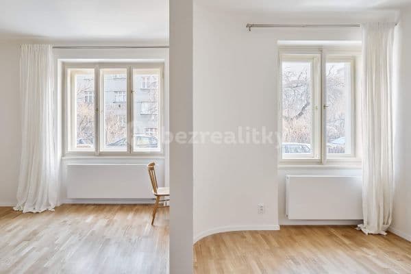 1 bedroom with open-plan kitchen flat to rent, 43 m², Zelinářská, Praha