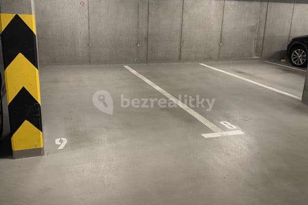 garage to rent, 15 m², Jeseniova, Praha garage to rent, 15 m², Jeseniova, Praha