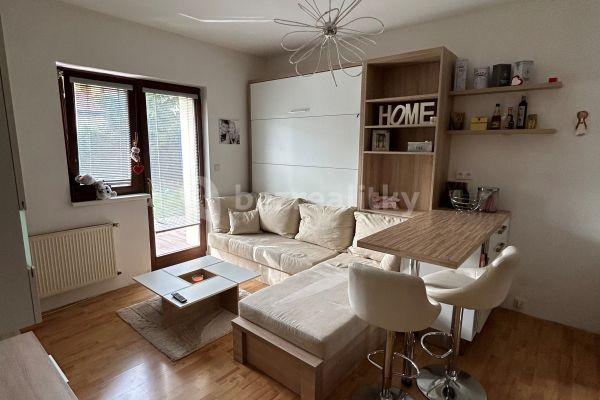 1 bedroom with open-plan kitchen flat for sale, 37 m², Velebného, Hlavní město Praha