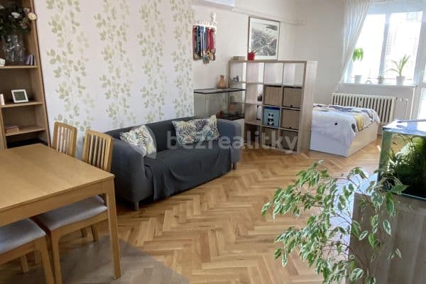 2 bedroom flat to rent, 56 m², Černokostelecká, Praha 2 bedroom flat to rent, 56 m², Černokostelecká, Praha