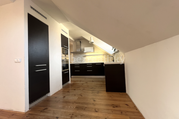 3 bedroom with open-plan kitchen flat for sale, 102 m², K Blahobytu, Pardubice