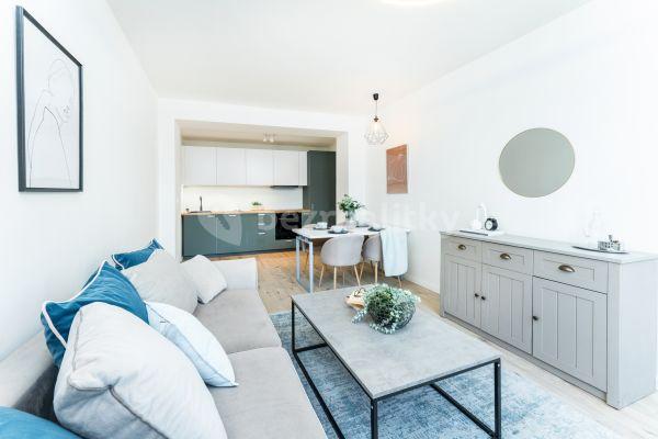 3 bedroom with open-plan kitchen flat for sale, 72 m², Koněvova, Prague, Prague