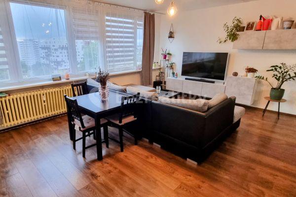 2 bedroom with open-plan kitchen flat to rent, 68 m², Jetelová, Praha
