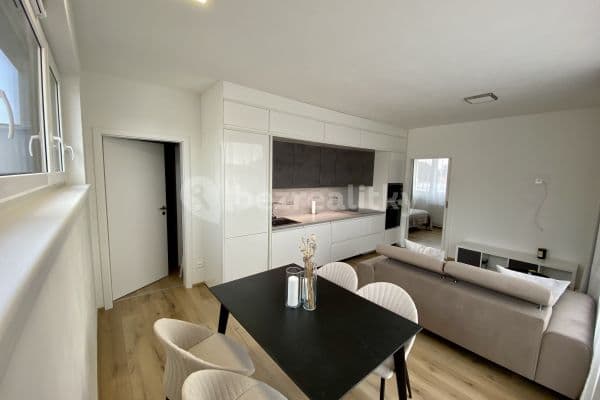 1 bedroom with open-plan kitchen flat to rent, 52 m², Východní, Pardubice 1 bedroom with open-plan kitchen flat to rent, 52 m², Východní, Pardubice