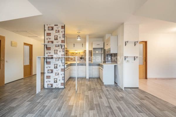 3 bedroom with open-plan kitchen flat for sale, 106 m², Lipovská, 