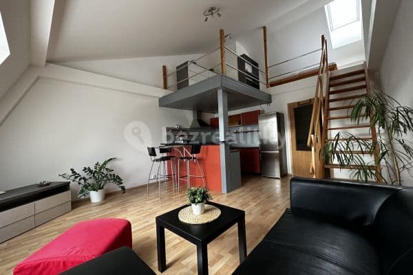 Studio flat to rent, 48 m², Molákova, Brno