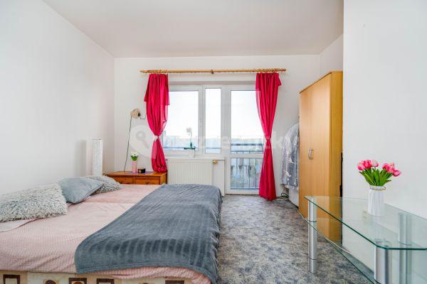2 bedroom with open-plan kitchen flat for sale, 65 m², Chvalovická, 