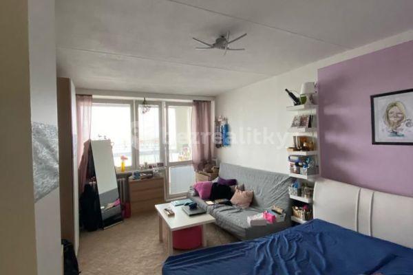 4 bedroom flat to rent, 17 m², Františkova, Praha