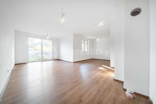 2 bedroom with open-plan kitchen flat for sale, 100 m², U Stadionu, 