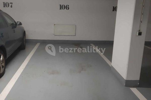 garage to rent, 13 m², U Hranic, Praha