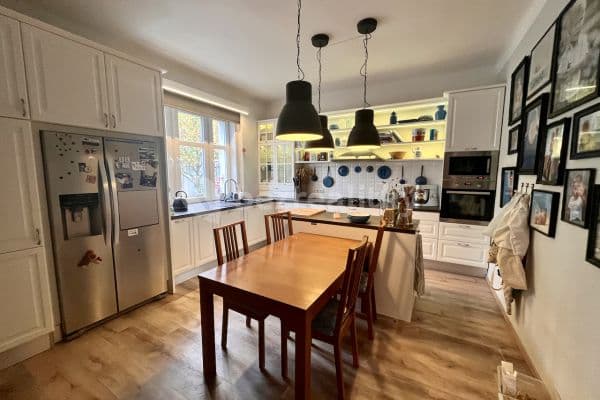 4 bedroom flat to rent, 134 m², Lopatecká, Praha 4 bedroom flat to rent, 134 m², Lopatecká, Praha