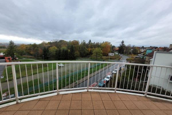 1 bedroom with open-plan kitchen flat to rent, 90 m², Za černým mostem, Praha 1 bedroom with open-plan kitchen flat to rent, 90 m², Za černým mostem, Praha