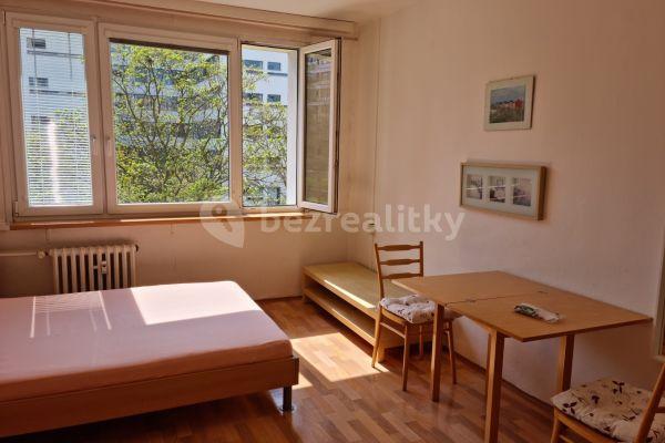Small studio flat to rent, 26 m², Batelovská, Praha