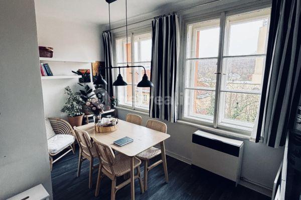 2 bedroom flat for sale, 75 m², Píseckého, Hlavní město Praha