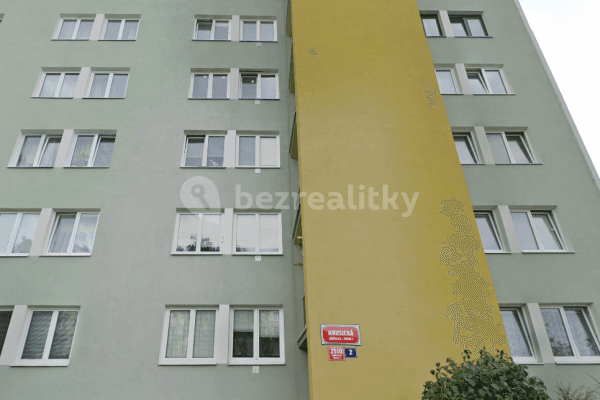 4 bedroom flat to rent, 73 m², Hrusická, Hlavní město Praha