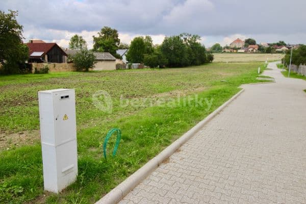 plot for sale, 800 m², Hlavenec