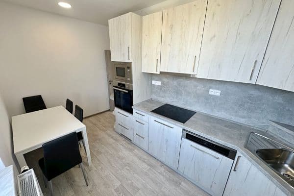 2 bedroom flat to rent, 72 m², Železničního pluku, Pardubice 2 bedroom flat to rent, 72 m², Železničního pluku, Pardubice