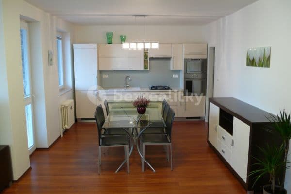 4 bedroom flat to rent, 110 m², Martinengova, Bratislava