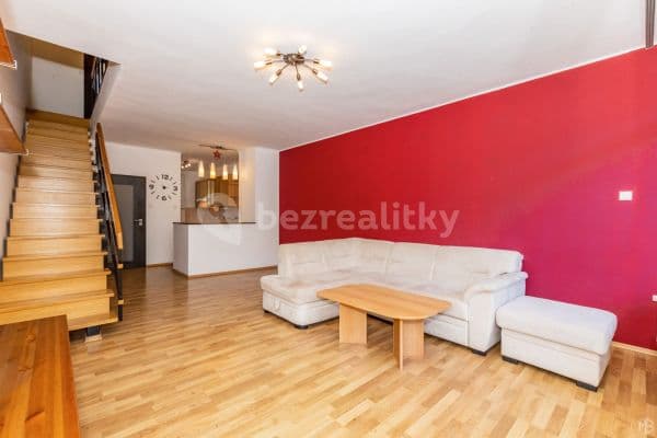 2 bedroom with open-plan kitchen flat to rent, 101 m², Spojařů, Hlavní město Praha
