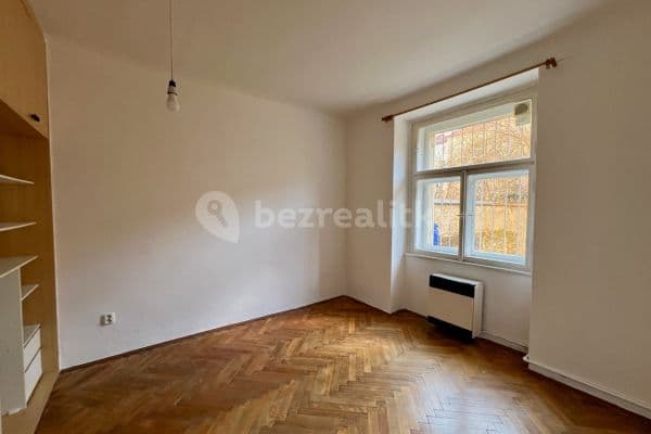 1 bedroom with open-plan kitchen flat to rent, 47 m², Polská, Praha