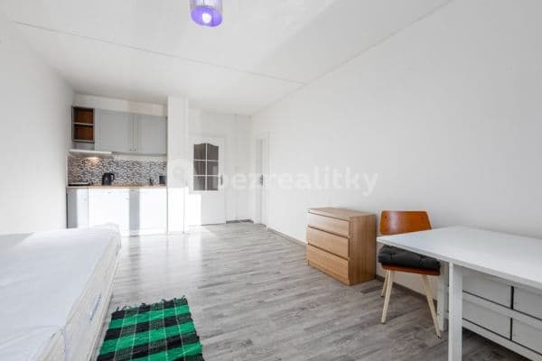 Studio flat to rent, 30 m², Vazovova, Hlavní město Praha