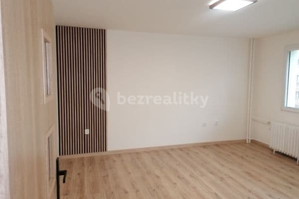 Studio flat for sale, 28 m², Varšavská, Pardubice