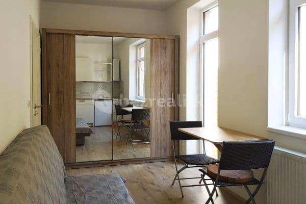 Small studio flat to rent, 20 m², Bečovská, Hlavní město Praha