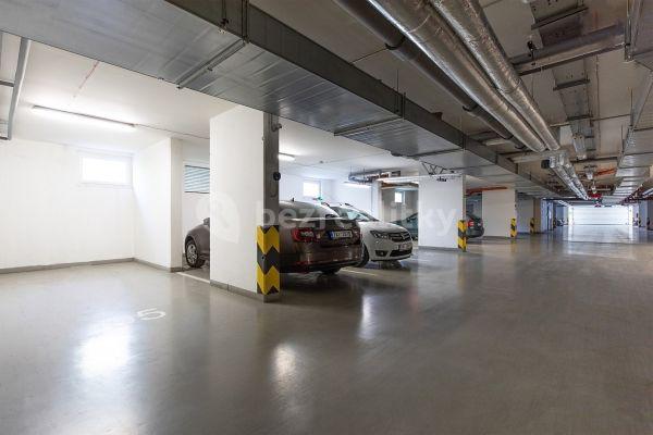 garage to rent, 15 m², Nademlejnská, Praha