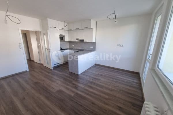 3 bedroom with open-plan kitchen flat for sale, 83 m², Petržílova, Hlavní město Praha