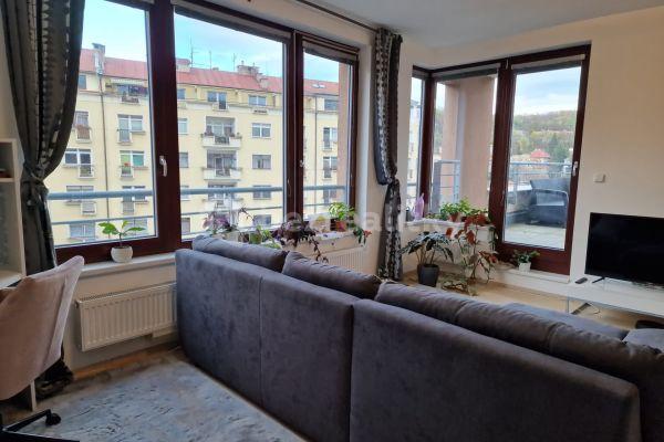 1 bedroom with open-plan kitchen flat to rent, 63 m², 