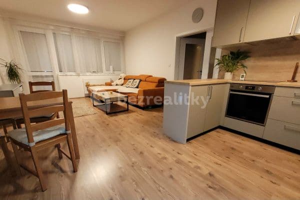 2 bedroom with open-plan kitchen flat to rent, 81 m², T. G. Masaryka, Horoměřice