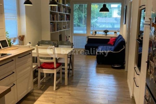 2 bedroom with open-plan kitchen flat for sale, 67 m², Na Vypichu, Hlavní město Praha