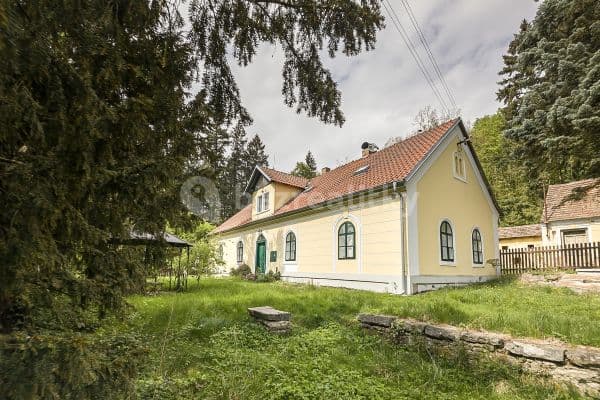 house for sale, 300 m², Klučenice, 