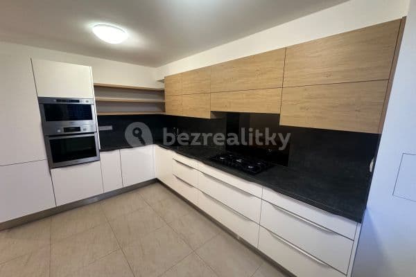 3 bedroom flat to rent, 64 m², Bojasova, Hlavní město Praha