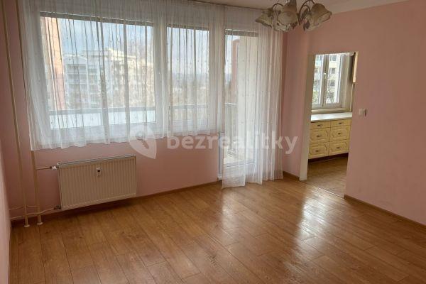 3 bedroom flat to rent, 77 m², Renoirova, Praha