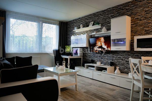1 bedroom with open-plan kitchen flat for sale, 51 m², Rezlerova, Praha