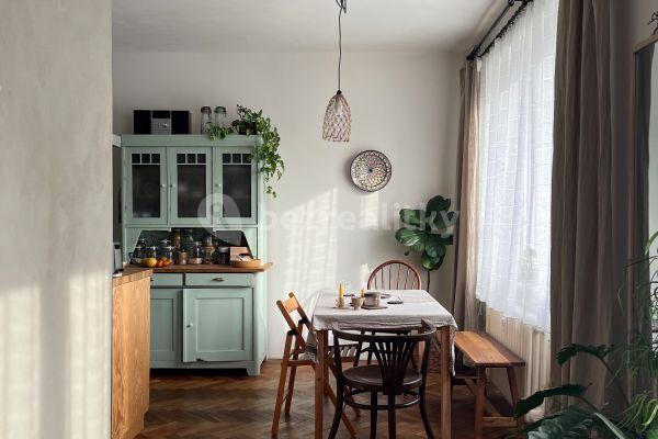 2 bedroom flat for sale, 53 m², Moldavská, Praha
