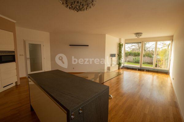 2 bedroom with open-plan kitchen flat for sale, 91 m², Za Sokolovnou, Praha
