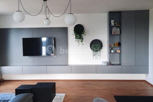 3 bedroom with open-plan kitchen flat to rent, 120 m², Schránilova, Prague