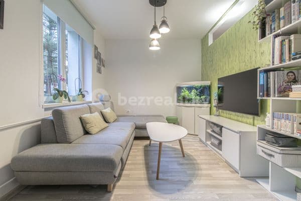 2 bedroom with open-plan kitchen flat for sale, 50 m², Vančurova, 