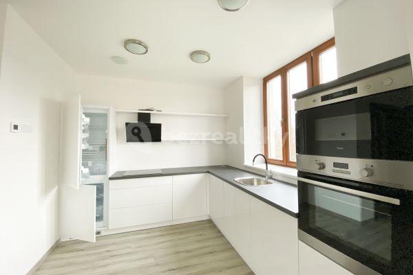 2 bedroom with open-plan kitchen flat to rent, 115 m², Rožkova, Pardubice