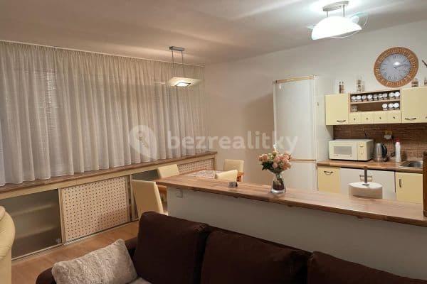 2 bedroom with open-plan kitchen flat to rent, 72 m², Bítovská, Praha