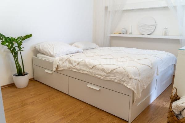 1 bedroom with open-plan kitchen flat to rent, 44 m², Na Horizontu, Králův Dvůr