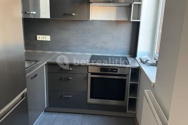 2 bedroom with open-plan kitchen flat to rent, 89 m², Smilova, Pardubice
