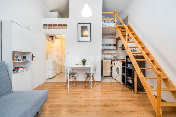 4 bedroom with open-plan kitchen flat for sale, 170 m², Benátská, Prague, Prague