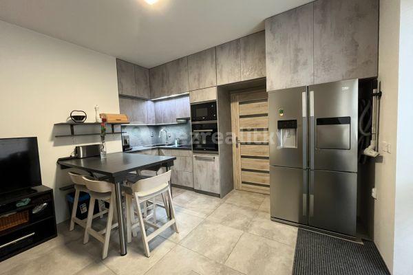 2 bedroom with open-plan kitchen flat for sale, 46 m², Jana Palacha, Pardubice, Pardubický Region