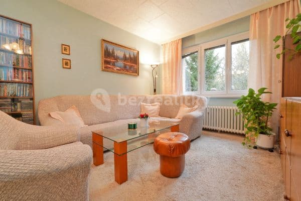 3 bedroom flat for sale, 70 m², Káranská, Praha
