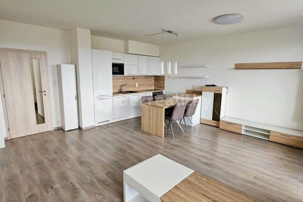 2 bedroom with open-plan kitchen flat to rent, 78 m², Holýšovská, Praha