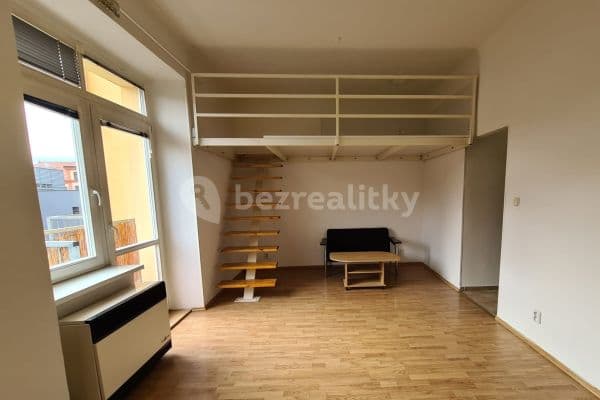 Studio flat to rent, 37 m², Ruská, Praha Studio flat to rent, 37 m², Ruská, Praha